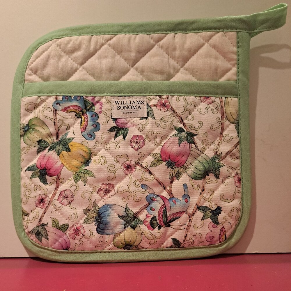 Quilted oven mitt and matching potholder